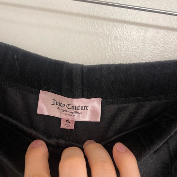 Juicy Couture XL Beaded Juicy Black Velour Athletic Lounge Shorts - Picture 3 of 5